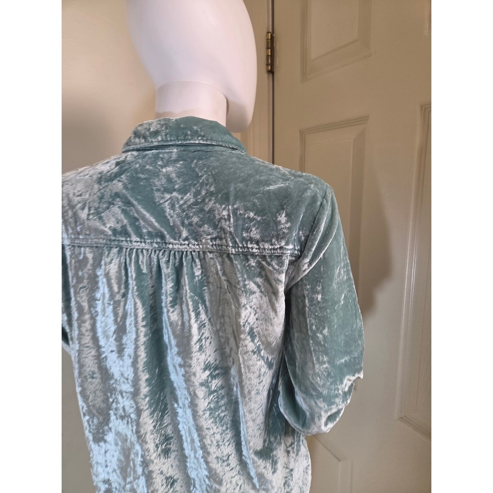 Pilcro Anthropologie Sage Green Crushed Velvet Button Down Shirt Womens Size 4 - Picture 15 of 16